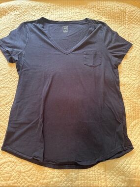 GAP Women's Navy V-Neck Pocket Tee - Dark Blue